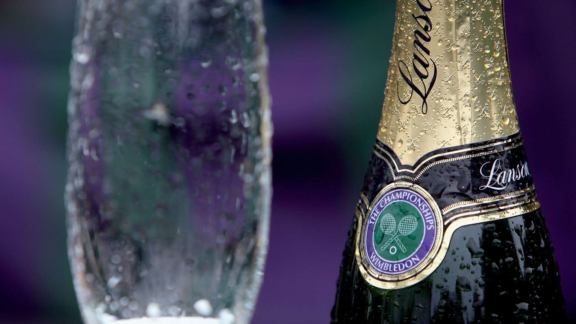 “太阳报：吉达联合豪掷2.15亿镑追逐萨拉赫，周薪高达245万镑”